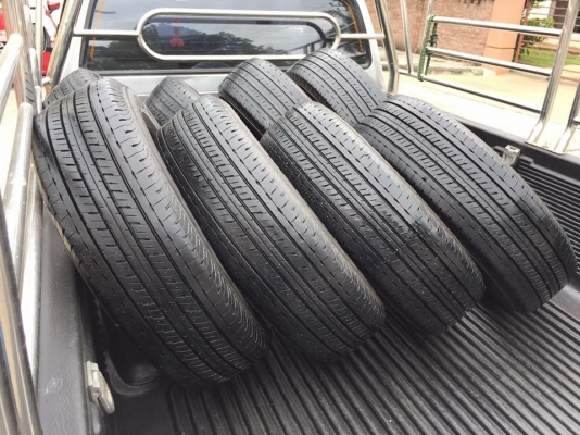ยาง Bridgestone 215 65 16 กลางปี16 ดอกเต็ม ไม่มีปะ ใช้ยาว ราคาไม่แพง