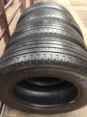 ยาง Bridgestone 215 65 16 กลางปี16 ดอกเต็ม ไม่มีปะ ใช้ยาว ราคาไม่แพง