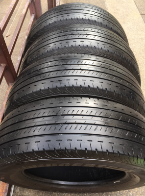 ยาง Bridgestone 215 65 16 กลางปี16 ดอกเต็ม ไม่มีปะ ใช้ยาว ราคาไม่แพง