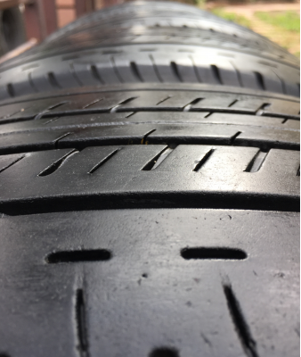 ยาง Bridgestone 215 65 16 กลางปี16 ดอกเต็ม ไม่มีปะ ใช้ยาว ราคาไม่แพง