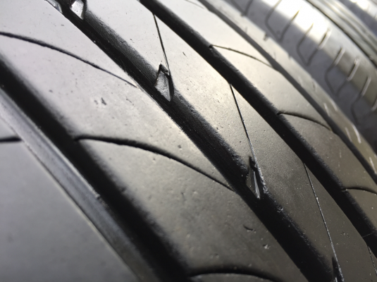 ยาง Goodyear 215 55 17 ปี16 ดอกเต็ม ไม่มีปะ ใช้ยาว ราคาไม่แพง