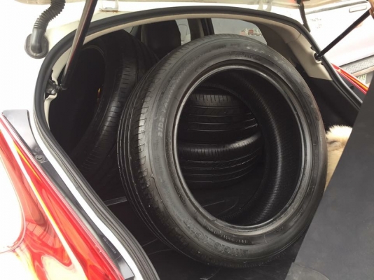 ยาง Goodyear 215 55 17 ปี16 ดอกเต็ม ไม่มีปะ ใช้ยาว ราคาไม่แพง