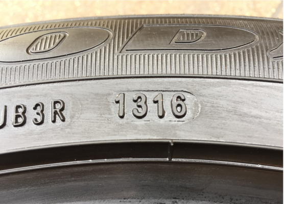 ยาง Goodyear 215 55 17 ปี16 ดอกเต็ม ไม่มีปะ ใช้ยาว ราคาไม่แพง