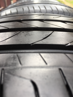 ยาง Goodyear 215 55 17 ปี16 ดอกเต็ม ไม่มีปะ ใช้ยาว ราคาไม่แพง