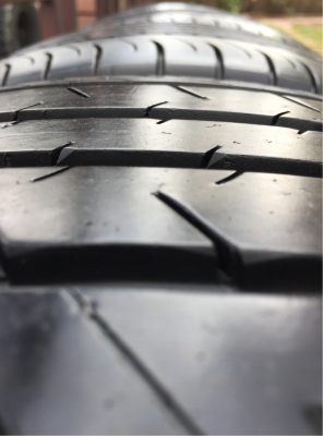 ยาง Dunlop 215 55 17 ปี15 ดอกเต็ม ไม่มีปะ ใช้ยาว ราคาไม่แพง