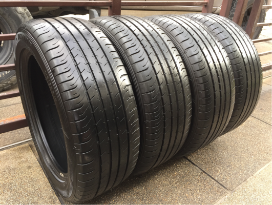 ยาง Dunlop 215 55 17 ปี15 ดอกเต็ม ไม่มีปะ ใช้ยาว ราคาไม่แพง
