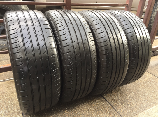ยาง Dunlop 215 55 17 ปี15 ดอกเต็ม ไม่มีปะ ใช้ยาว ราคาไม่แพง ยาง Dunlop 215 55 17 ปี15 ดอกเต็ม ไม่มีปะ ใช้ยาว ราคาไม่แพง