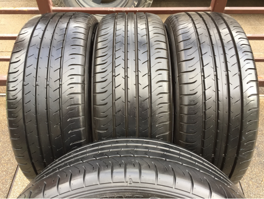 ยาง Dunlop 215 55 17 ปี15 ดอกเต็ม ไม่มีปะ ใช้ยาว ราคาไม่แพง