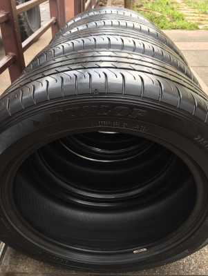 ยาง Dunlop 215 55 17 ปี15 ดอกเต็ม ไม่มีปะ ใช้ยาว ราคาไม่แพง
