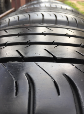 ยาง Dunlop 215 55 17 ปี15 ดอกเต็ม ไม่มีปะ ใช้ยาว ราคาไม่แพง