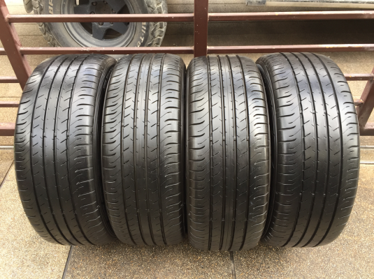 ยาง Dunlop 215 55 17 ปี15 ดอกเต็ม ไม่มีปะ ใช้ยาว ราคาไม่แพง