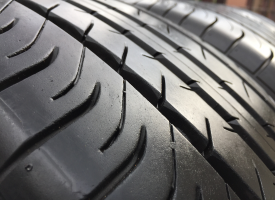 ยาง Dunlop 215 55 17 ปี15 ดอกเต็ม ไม่มีปะ ใช้ยาว ราคาไม่แพง ยาง Dunlop 215 55 17 ปี15 ดอกเต็ม ไม่มีปะ ใช้ยาว ราคาไม่แพง