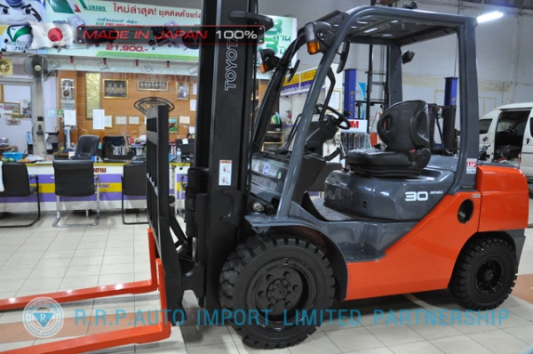 ขายรถโฟล์คลิฟท์มือสอง TOYOTA รุ่น 8FD30-12052 นำเข้าจากประเทศญี่ปุ่น 100\% ไม่เคยใช้งานในไทย