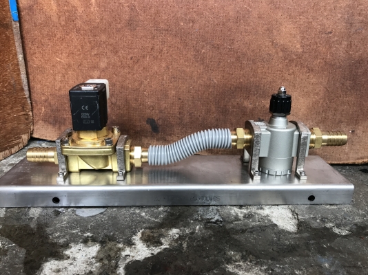 ขายชุดวาล์วคอนโทรล ระบบลม เป็นทองเหลือง ของใหม่ไม่เคยใช้งานครับ