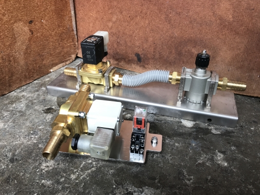 ขายชุดวาล์วคอนโทรล ระบบลม เป็นทองเหลือง ของใหม่ไม่เคยใช้งานครับ