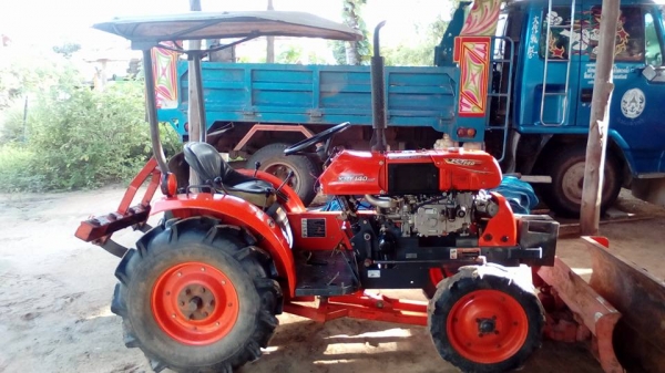 KUBOTA  KRT 140 สวยๆๆพร้อมใช้ อุปกรณ์ ดันหน้า พาลหลังสวย  ล้อเหล็กสวย