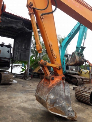 ขายHITACHI EX 120-5  เก่าญี่ปุ่นแท้  สภาพดี  แทรค 70  มีลายแย๊ก  4,XXX  ชั่วโมง  พร้อมใช้  โทร  089-3818694  ดวงนภา