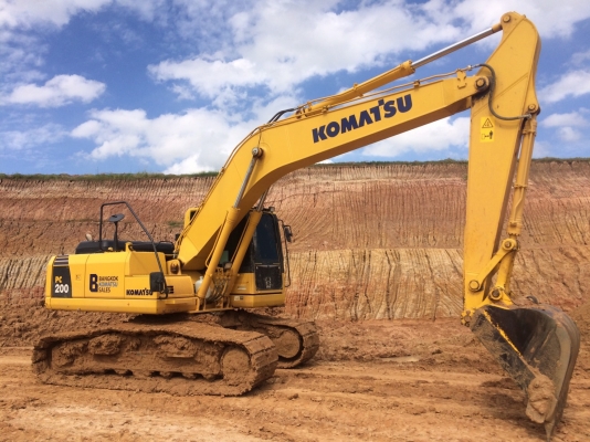 ขาย Komatsu pc200 รุ่น8 ขาย Komatsu pc200 รุ่น8