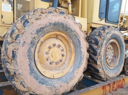 ขาย 3,500,000 รถเกรด CAT 120 HV5FM 8,000 ชม.เครืองดี เกียร์แรง รถสวยพร้อมใช้  รถอยู่ บุรีรัมย์ โทร&amp;ไอดีไลน์ 0610710295