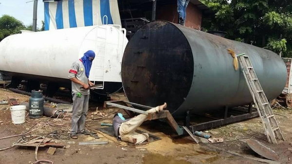 ถังน้ำมันสวยๆ มีหลายขนาดครับ ขัดทำสีใหม่ทุกใบ สเปคดีที่สุดจากร้านวินิตร ถูกและดีที่สุดแน่นอน ถังน้ำมันสวยๆ มีหลายขนาดครับ ขัดทำสีใหม่ทุกใบ สเปคดีที่สุดจากร้านวินิตร ถูกและดีที่สุดแน่นอน