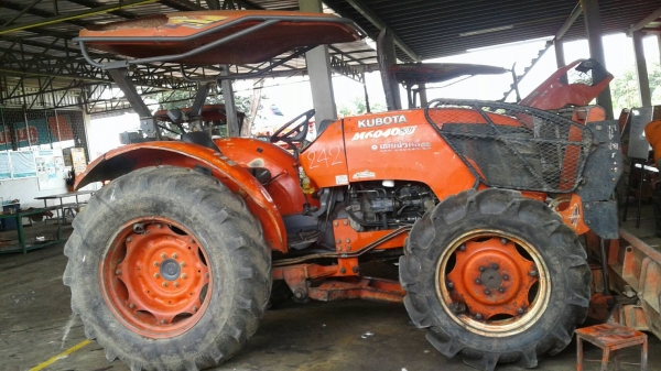 ขายรถไถM6040 พร้อมใบมีดดันดิน กับ ผานจาน ราคาถูก