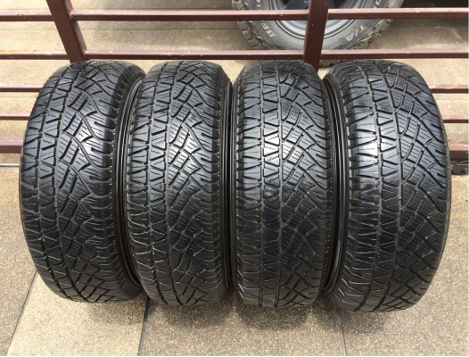 ยาง Michelin 225 70 15 ปี15 ดอกเต็ม ไม่มีปะ ใช้ยาว ราคาไม่แพง