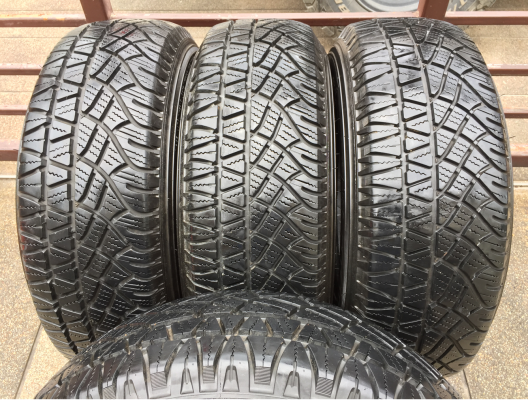 ยาง Michelin 225 70 15 ปี15 ดอกเต็ม ไม่มีปะ ใช้ยาว ราคาไม่แพง