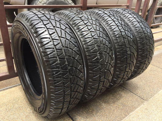 ยาง Michelin 225 70 15 ปี15 ดอกเต็ม ไม่มีปะ ใช้ยาว ราคาไม่แพง