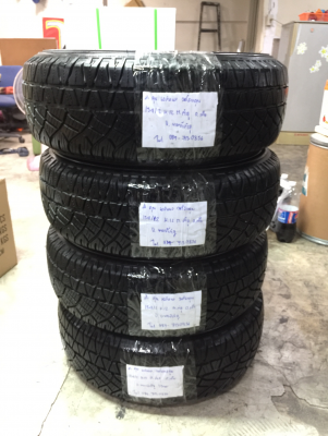 ยาง Michelin 225 70 15 ปี15 ดอกเต็ม ไม่มีปะ ใช้ยาว ราคาไม่แพง