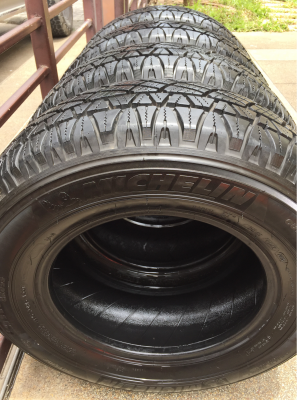 ยาง Michelin 225 70 15 ปี15 ดอกเต็ม ไม่มีปะ ใช้ยาว ราคาไม่แพง