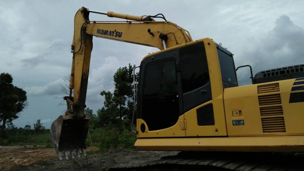 รถแบคโฮ KOMATSU PC 160 - 8. , ( รถทำงาน 9,xxx ชม. ) สนใจติดต่อ 081 - 6079515