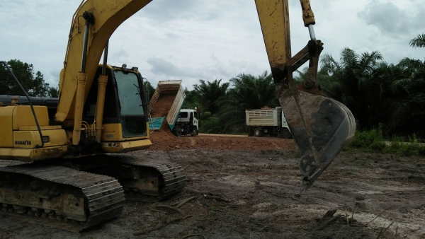 รถแบคโฮ KOMATSU PC 160 - 8. , ( รถทำงาน 9,xxx ชม. ) สนใจติดต่อ 081 - 6079515
