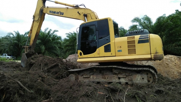 รถแบคโฮ KOMATSU PC 160 - 8. , ( รถทำงาน 9,xxx ชม. ) สนใจติดต่อ 081 - 6079515