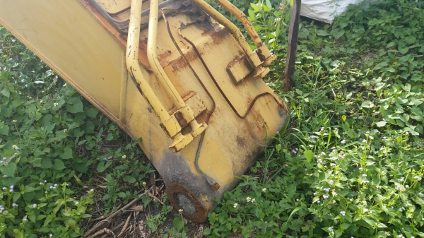 ขายด่วนๆๆเลยครับ รุ่น Komatsu Pc200-6 ขายครับ หมดชุด มี บูม+อาร์ม 1 ชุด ไม่แตก ขายด่วนๆๆเลยครับ รุ่น Komatsu Pc200-6 ขายครับ หมดชุด มี บูม+อาร์ม 1 ชุด ไม่แตก