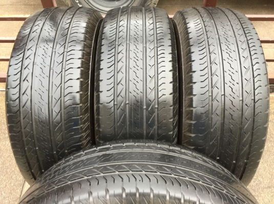 ยาง Bridgestone 265 70 16 ปี16 ดอกเยอะ ไม่มีปะ ใช้ยาว ราคาไม่แพง