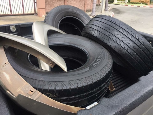 ยาง Bridgestone 265 70 16 ปี16 ดอกเยอะ ไม่มีปะ ใช้ยาว ราคาไม่แพง