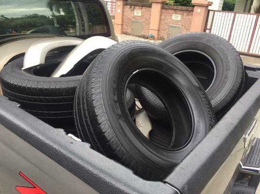 ยาง Bridgestone 265 70 16 ปี16 ดอกเยอะ ไม่มีปะ ใช้ยาว ราคาไม่แพง