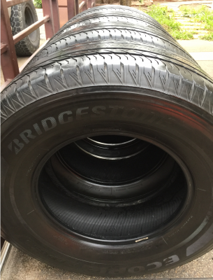 ยาง Bridgestone 265 70 16 ปี16 ดอกเยอะ ไม่มีปะ ใช้ยาว ราคาไม่แพง