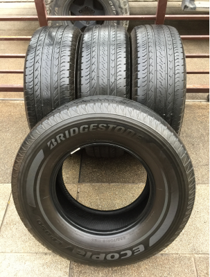 ยาง Bridgestone 265 70 16 ปี16 ดอกเยอะ ไม่มีปะ ใช้ยาว ราคาไม่แพง