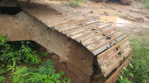 ขาย แบคโฮ KOMATSU PC200-3 เอกสารเล่มทะเบียนครบ เครื่องเดิม ปั้มดี ช่วงล่างมีใบแทรคหัก 2 ใบ เอกสารเล่มทะเบียนครบ