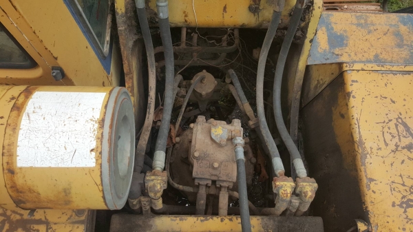 ขาย แบคโฮ KOMATSU PC200-3 เอกสารเล่มทะเบียนครบ เครื่องเดิม ปั้มดี ช่วงล่างมีใบแทรคหัก 2 ใบ เอกสารเล่มทะเบียนครบ