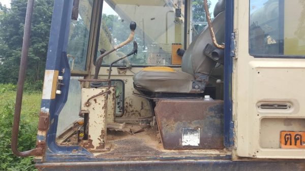 ขาย แบคโฮ KOMATSU PC200-3 เอกสารเล่มทะเบียนครบ เครื่องเดิม ปั้มดี ช่วงล่างมีใบแทรคหัก 2 ใบ เอกสารเล่มทะเบียนครบ