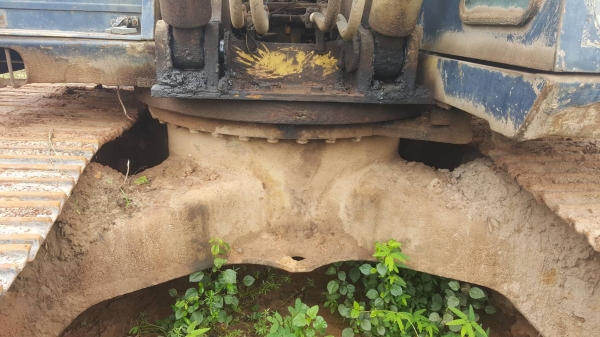 ขาย แบคโฮ KOMATSU PC200-3 เอกสารเล่มทะเบียนครบ เครื่องเดิม ปั้มดี ช่วงล่างมีใบแทรคหัก 2 ใบ เอกสารเล่มทะเบียนครบ