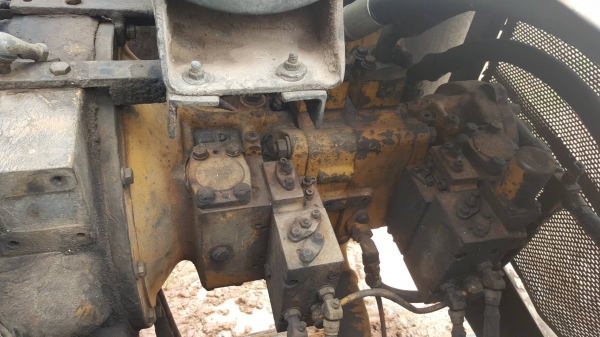 ขาย แบคโฮ KOMATSU PC200-3 เอกสารเล่มทะเบียนครบ เครื่องเดิม ปั้มดี ช่วงล่างมีใบแทรคหัก 2 ใบ เอกสารเล่มทะเบียนครบ