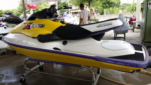 SEADOO HX720 เรือพร้อมกขับ