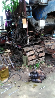 ขายครับ.....ช่วงล่างแทรกเตอร์    25000  บาท เอาไปทำเดินปั้นจั่นตอกเข็ม