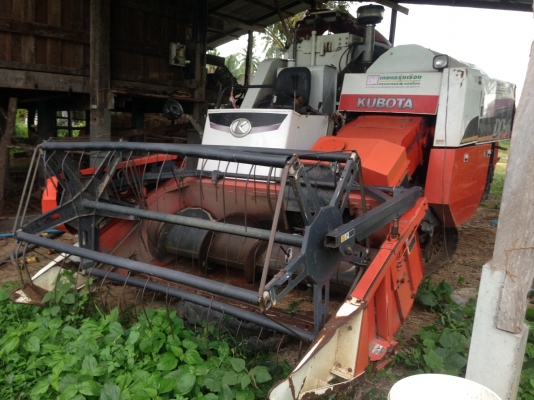 ขายด่วน KUBOTA DC60 รถเกี่ยวกระสอบ รถปี53 สภาพพร้อมใช้งาน เครื่องปั้มพร้อมทำงาน โซ่ช่วงล่างดี เอกสารเล่มทะเบียน สนใจสอบถาม 093-0764943  088-3223272 k ตั้ม