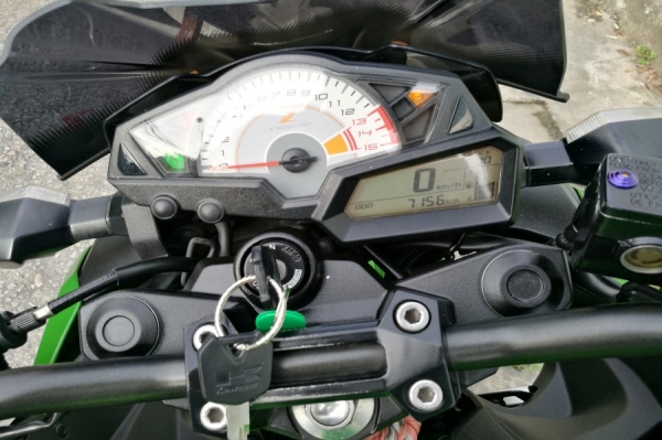 Z300 2015 รถบ้านแท้ เจ้าของคนเดียว มีของแต่ง รูดบัตรได้ รวมออกรถ 28000 Z300 2015 รถบ้านแท้ เจ้าของคนเดียว มีของแต่ง รูดบัตรได้ รวมออกรถ 28000