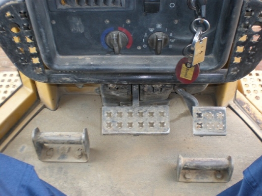 Caterpillar D5N  5614ชั่วโมง รถนอก โทร. 080-6565422 (หนิง)