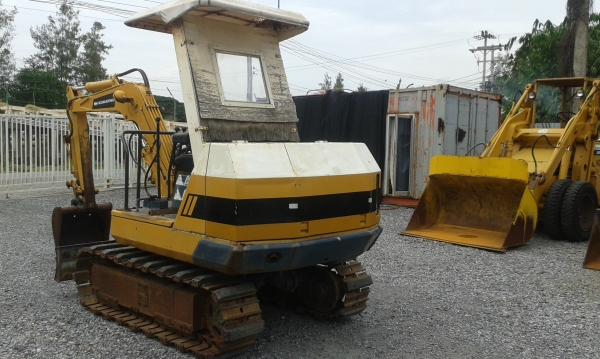 ต้องการขายรถแบคโฮยี่ห้อkomatsu-pc20--2 รถนอกนำเข้าจากญี่ปุ่น